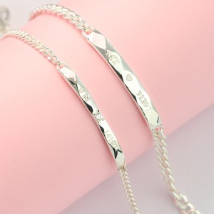 Quà 8 3 cho vợ vòng tay đôi bạc kẻ caro khắc tên theo yêu cầu LTD0006