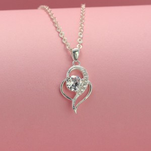 Quà trung thu cho bạn gái dây chuyền trái tim đính đá bằng bạc DCN0529