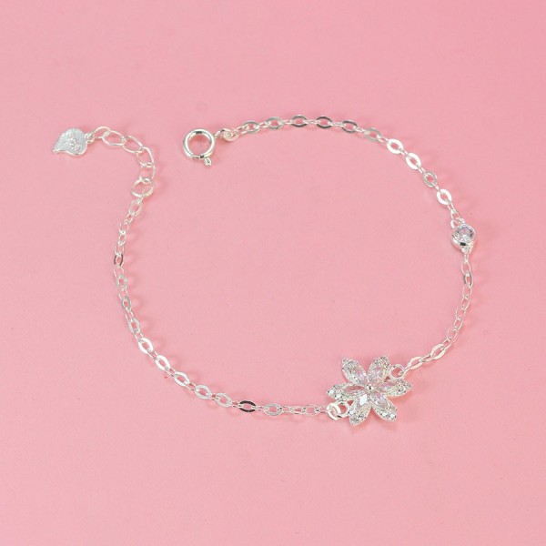 Quà valentine cho người yêu lắc tay bạc nữ bông hoa đá LTN0306