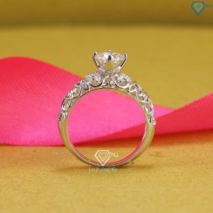 Nhẫn cầu hôn kim cương Moissanite hoa văn đẹp đính đá 6.0mm NNM0002 - Trang Sức TNJ