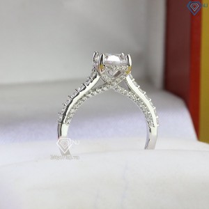 Nhẫn cầu hôn giá rẻ Moissanite đính đá 7.0mm NNM0005 - Trang Sức TNJ