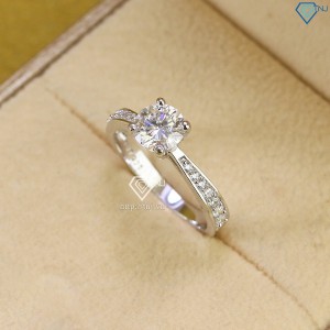 Quà trung thu cho người yêu nhẫn nữ Moissanite đơn giản đá 6.5mm NNM0001 - Trang Sức TNJ