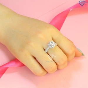 Quà 20 10 cho người yêu nhẫn nữ hoa hồng đính kim cương Moissanite 6.5mm NNM0004 - Trang Sức TNJ