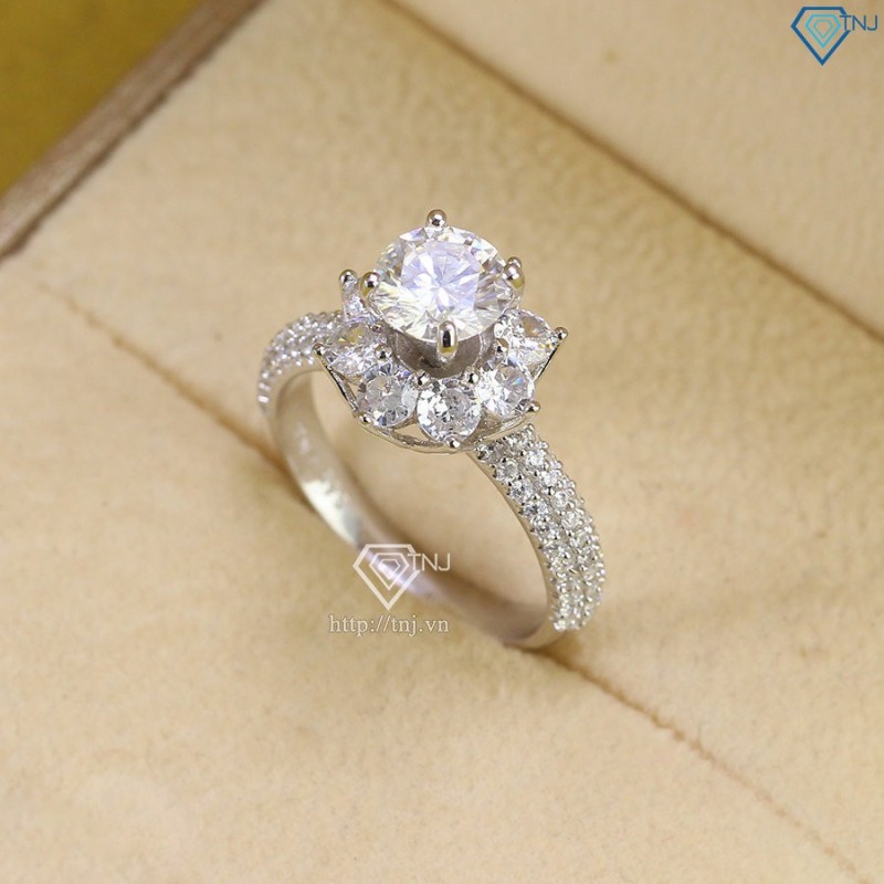 Quà Valentine cho người yêu nhẫn nữ hoa hồng đính Moissanite NNM0004