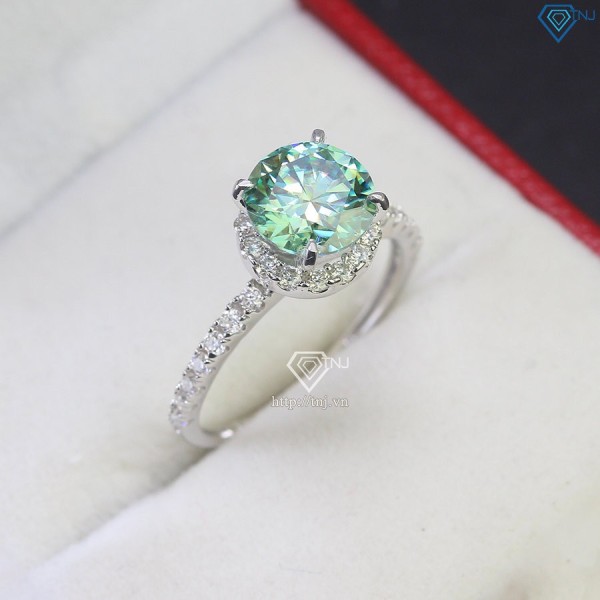 Nhẫn nữ đính full kim cương Moissanite đá chủ xanh 8.0mm NNM0048