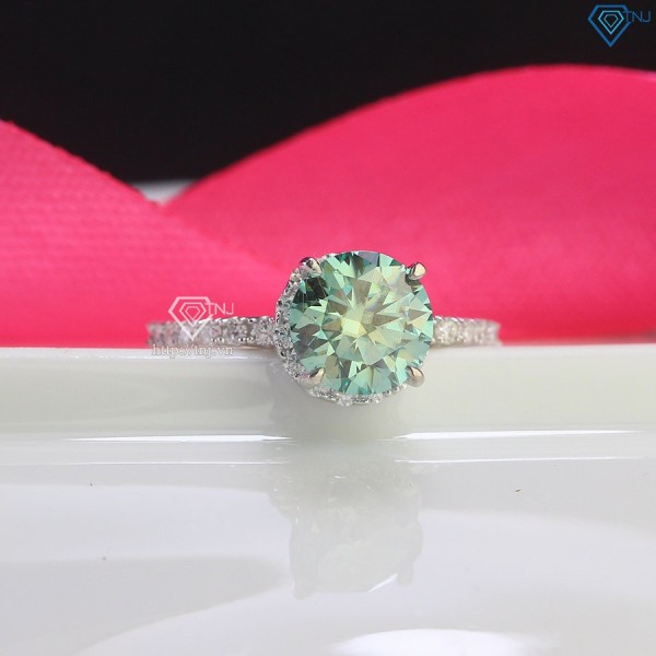Nhẫn nữ đính full kim cương Moissanite đá chủ xanh 8.0mm NNM0048