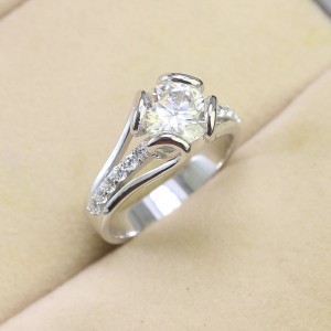 Nhẫn bạc nữ họa tiết trái tim đính kim cương Moissanite 8.0mm NNM0051