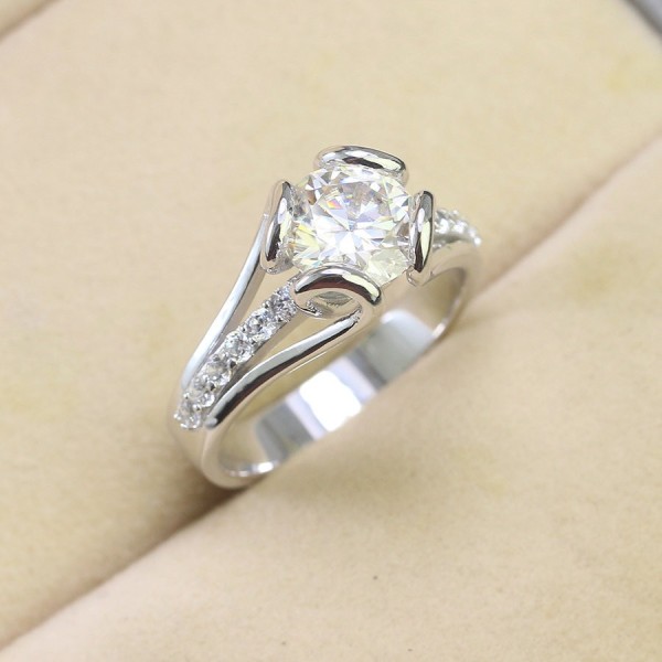 Nhẫn bạc nữ họa tiết trái tim đính kim cương Moissanite 8.0mm NNM0051