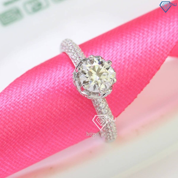 Nhẫn bạc nữ hoa văn cao cấp đính kim cương Moissanite 6.0mm NNM0071