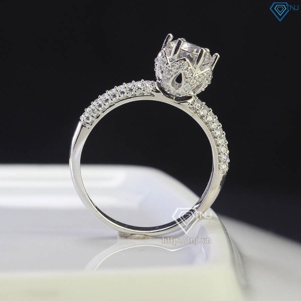Nhẫn bạc nữ hoa văn cao cấp đính kim cương Moissanite 6.0mm NNM0071