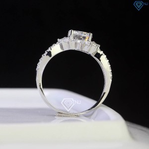 Nhẫn nữ hình bông hoa đính kim cương Moissanite 6.5mm NNM0076
