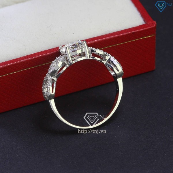 Nhẫn nữ hình vô cực bạc đính kim cương Moissanite 6.5mm NNM0080