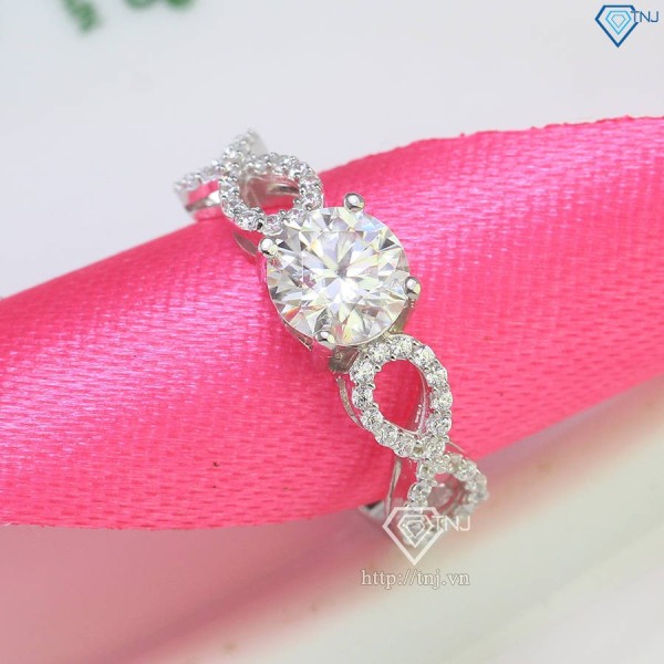 Nhẫn nữ hình vô cực bạc đính kim cương Moissanite 6.5mm NNM0080
