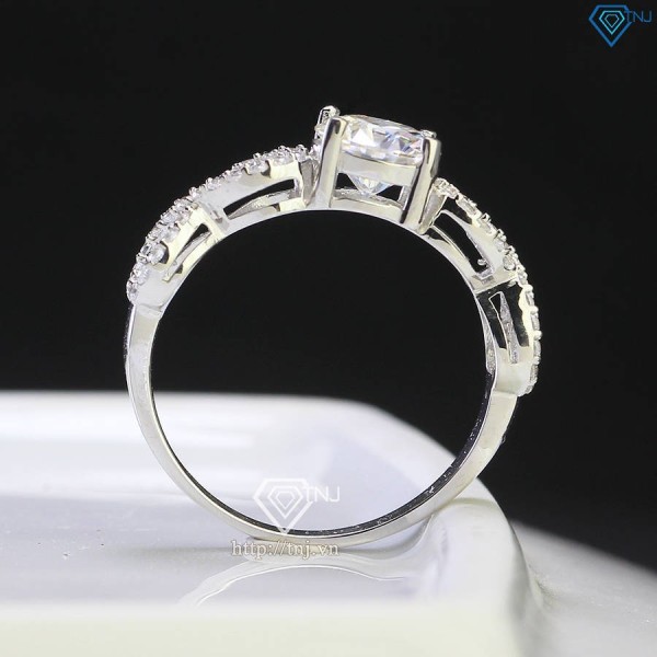 Nhẫn nữ hình vô cực bạc đính kim cương Moissanite 6.5mm NNM0080