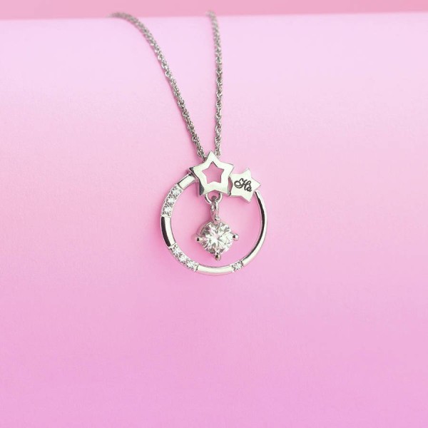 Dây chuyền nữ Moissanite hình trăng sao khắc tên 5.5mm xi kim DCNM0055