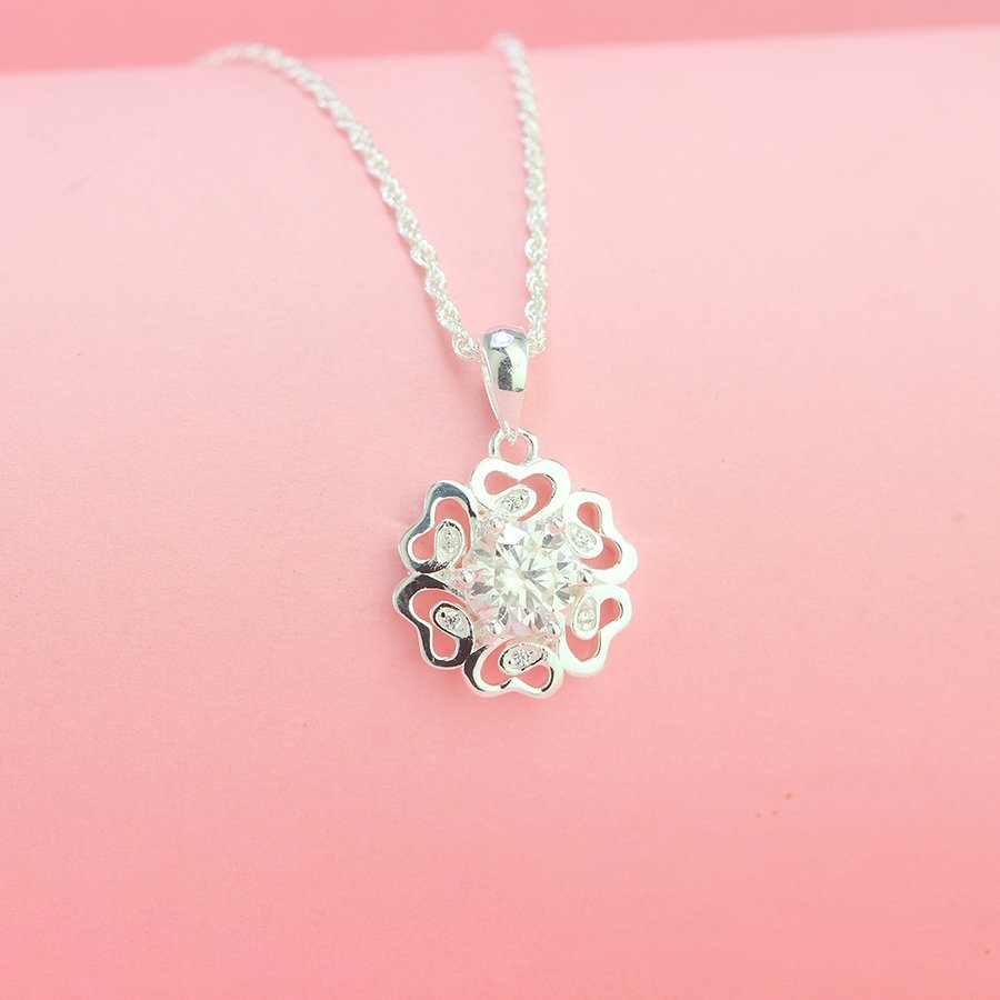 Dây chuyền nữ hình bông hoa đính kim cương Moissanite 6.5mm DCNM0062