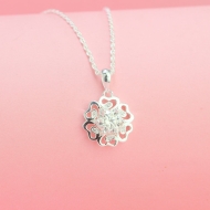 Dây chuyền nữ hình bông hoa đính kim cương Moissanite 6.5mm DCNM0062