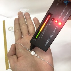 Lắc tay nữ hình cỏ 4 lá đính kim cương Moissanite LTNM0022
