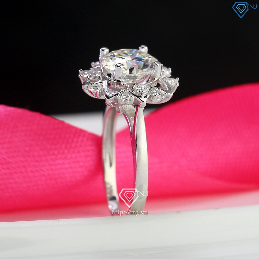 Nhẫn nữ Moissanite mặt hình bông hoa đính 8.0mm NNM0083