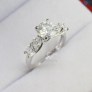 Nhẫn nữ đính full kim cương Moissanite sang trọng NNM0086