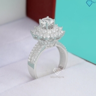 Nhẫn nữ mặt bông hoa cao cấp đính kim cương Moissanite sang trọng 7.0m