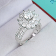 Nhẫn nữ mặt bông hoa cao cấp đính kim cương Moissanite sang trọng 7.0m