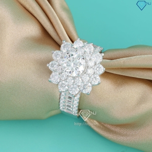 Nhẫn nữ mặt bông hoa cao cấp đính kim cương Moissanite sang trọng 7.0m