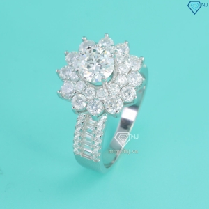 Nhẫn nữ mặt bông hoa cao cấp đính kim cương Moissanite sang trọng 7.0m