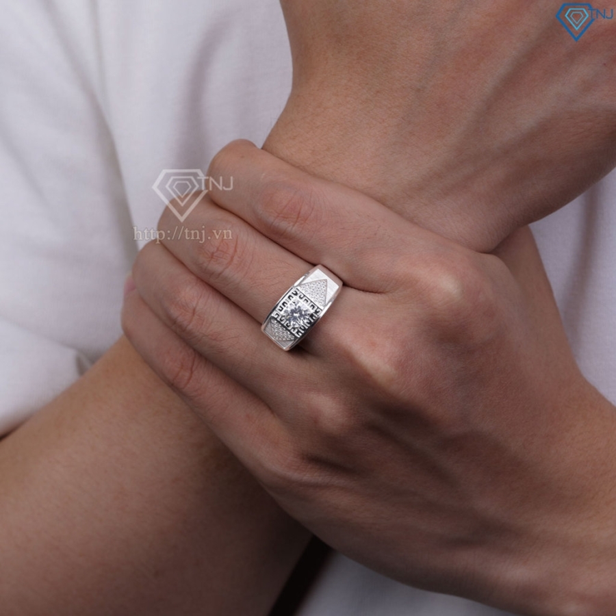 Nhẫn nam bạc hoạ tiết hình tam giác đính đá NNA0869