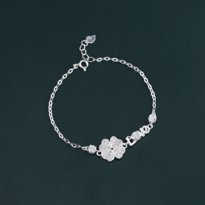 Lắc tay cỏ 4 lá chữ Love đính full kim cương Moissanite 4.0mm - Kiểm định GRA LTNM0025