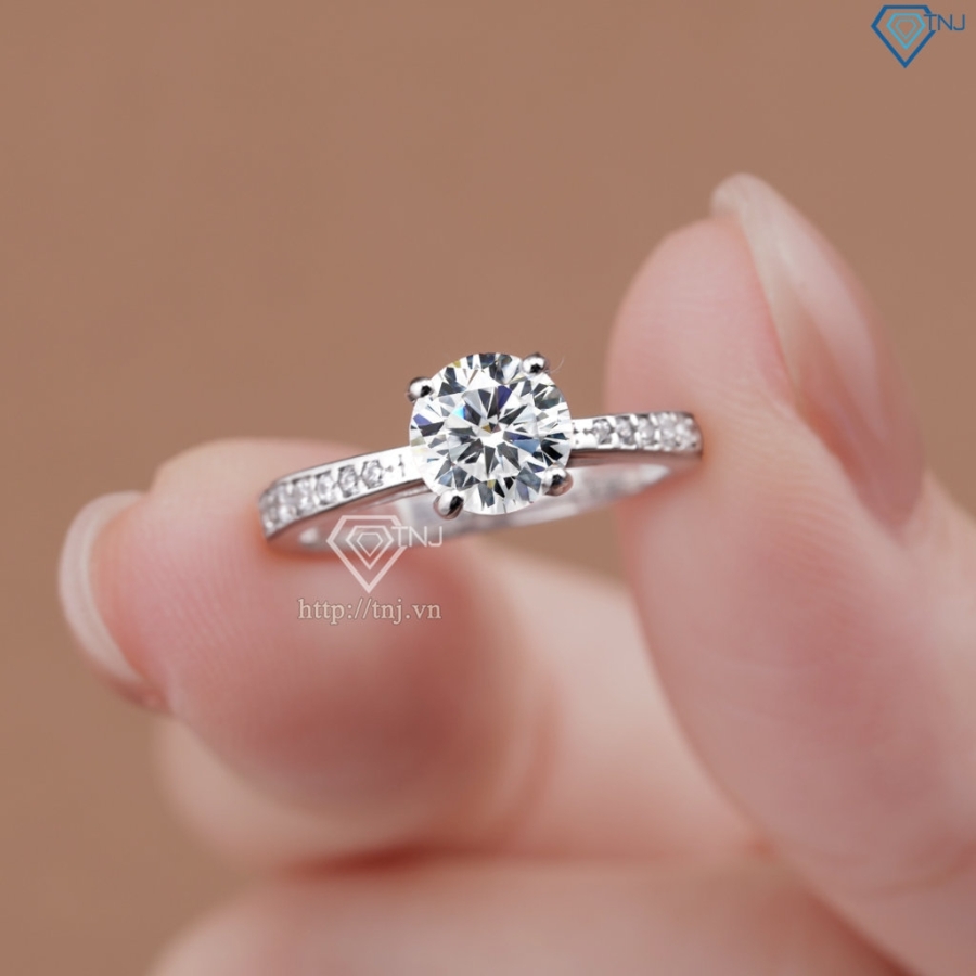 Nhẫn nữ Moissanite đơn giản đá 6.5mm NNM0001 - Trang Sức TNJ