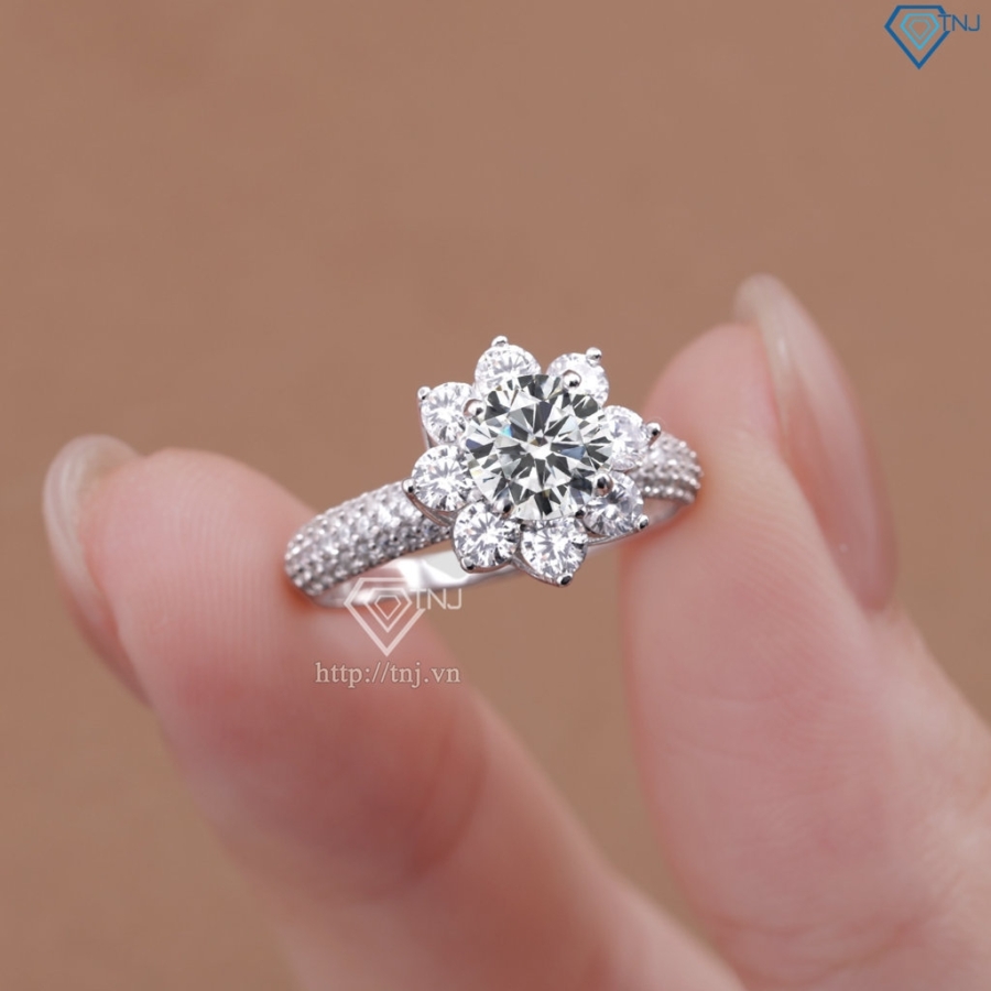 Nhẫn nữ hoa hồng đính kim cương Moissanite 6.5mm NNM0004