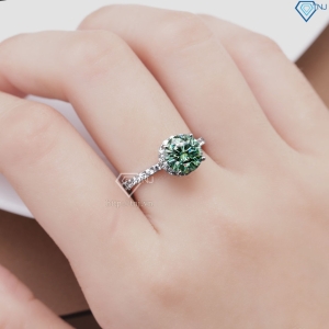 Nhẫn nữ đính full kim cương Moissanite đá chủ xanh 8.0mm NNM0048