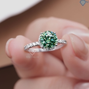 Nhẫn nữ đính full kim cương Moissanite đá chủ xanh 8.0mm NNM0048