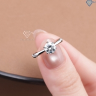 Nhẫn nữ Moissanite đơn giản đính kim cương 6.0mm NNM00 - Trang Sức TNJ
