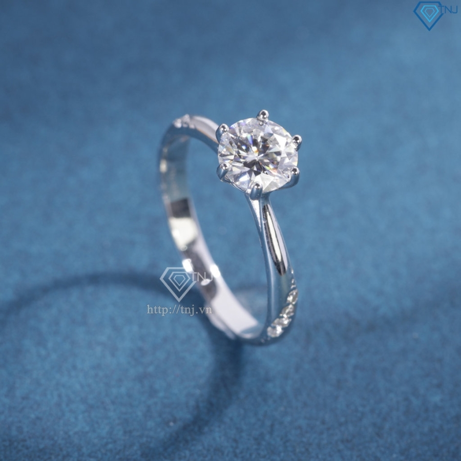 Nhẫn nữ Moissanite đơn giản đính kim cương 6.0mm NNM00 - Trang Sức TNJ