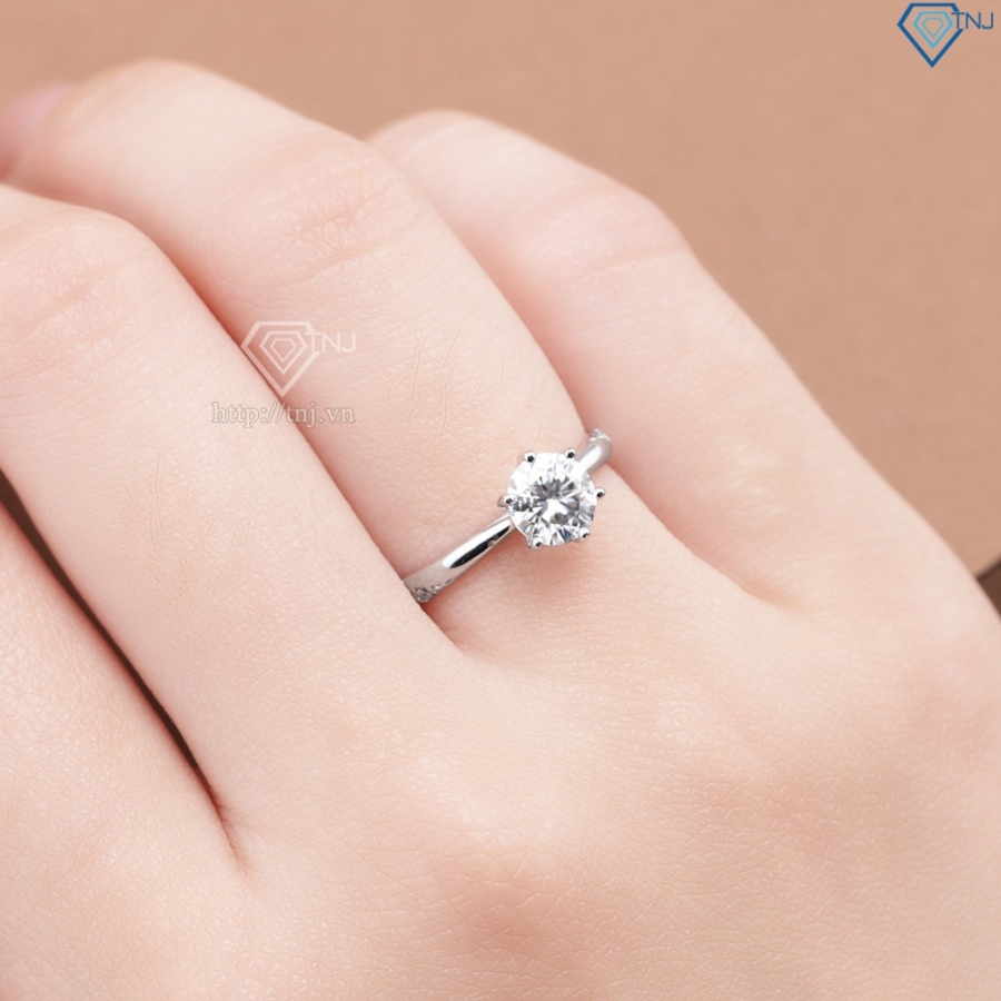 Nhẫn nữ Moissanite đơn giản đính kim cương 6.0mm NNM00 - Trang Sức TNJ
