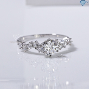 Nhẫn nữ Moissanite cách điệu đính kim cương 6.0mm NNM0097