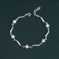 Lắc tay bạc nữ đính đá thiết kế uốn lượn tinh tế LTN0457