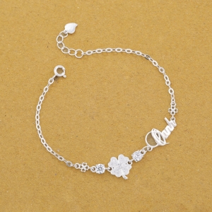 Lắc tay nữ hình cỏ 4 lá đính kim cương Moissanite 4mm khắc tên theo yêu cầu - Kiểm định GRA LTNM0022