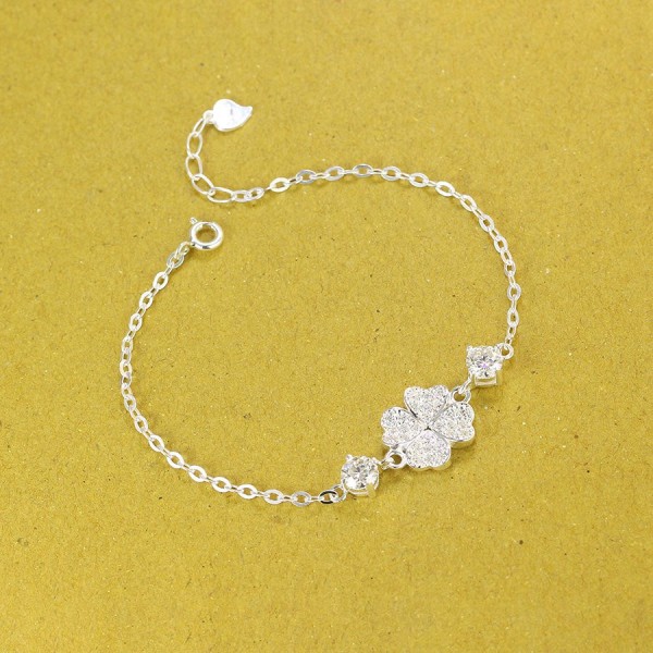 Quà 8 3 cho người yêu lắc tay cỏ 4 lá đính full kim cương LTNM0004