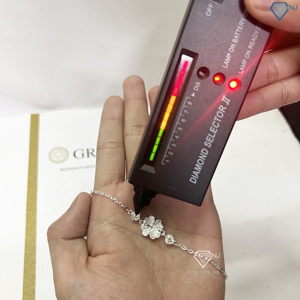 Quà 8 3 cho người yêu lắc tay cỏ 4 lá đính full kim cương LTNM0004