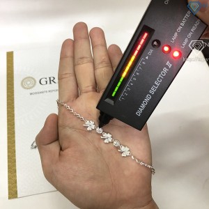 Quà 8 3 cho người yêu lắc tay cỏ 4 lá may mắn full Moissanit LTNM0011