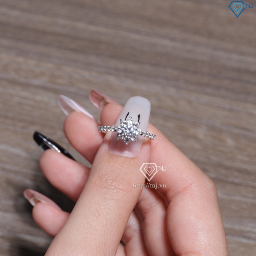Nhẫn bạc nữ bông hoa đính đá trắng xi kim NN0559-XK