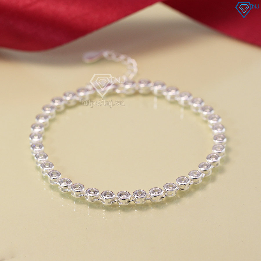 Lắc tay bạc nữ đẹp đính đá là món quà tuyệt vời dành cho phái đẹp trong năm