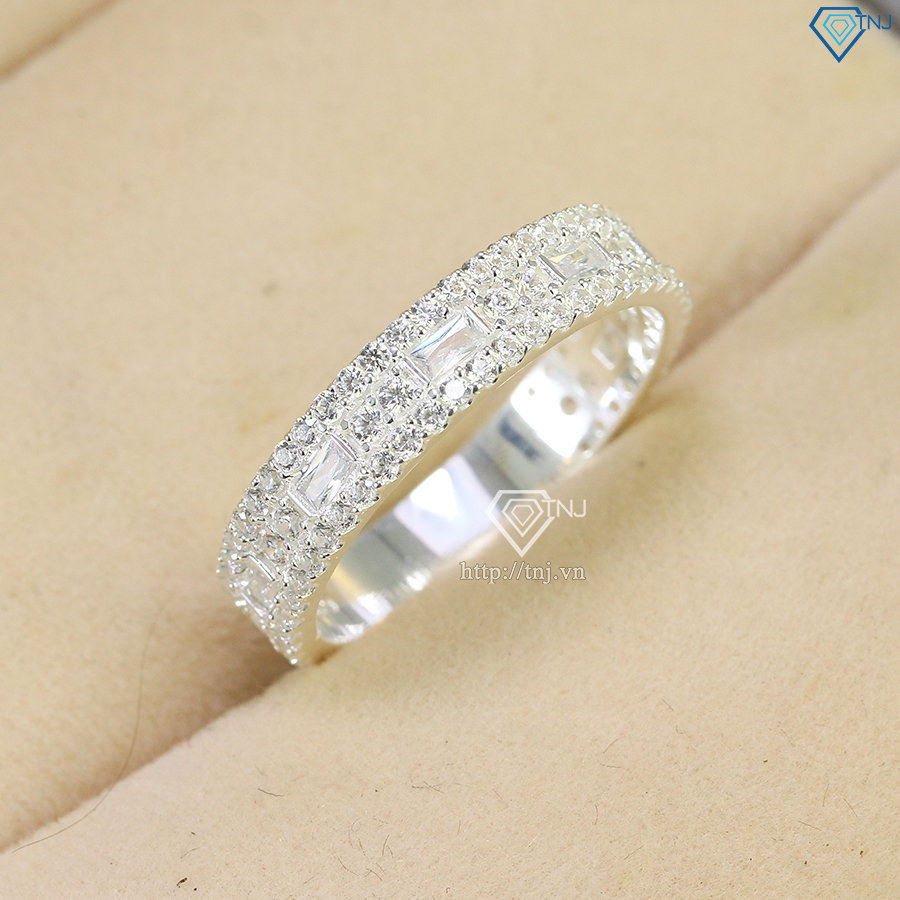 Nhẫn nam dạng tròn đính đá bằng bạc NNA0507