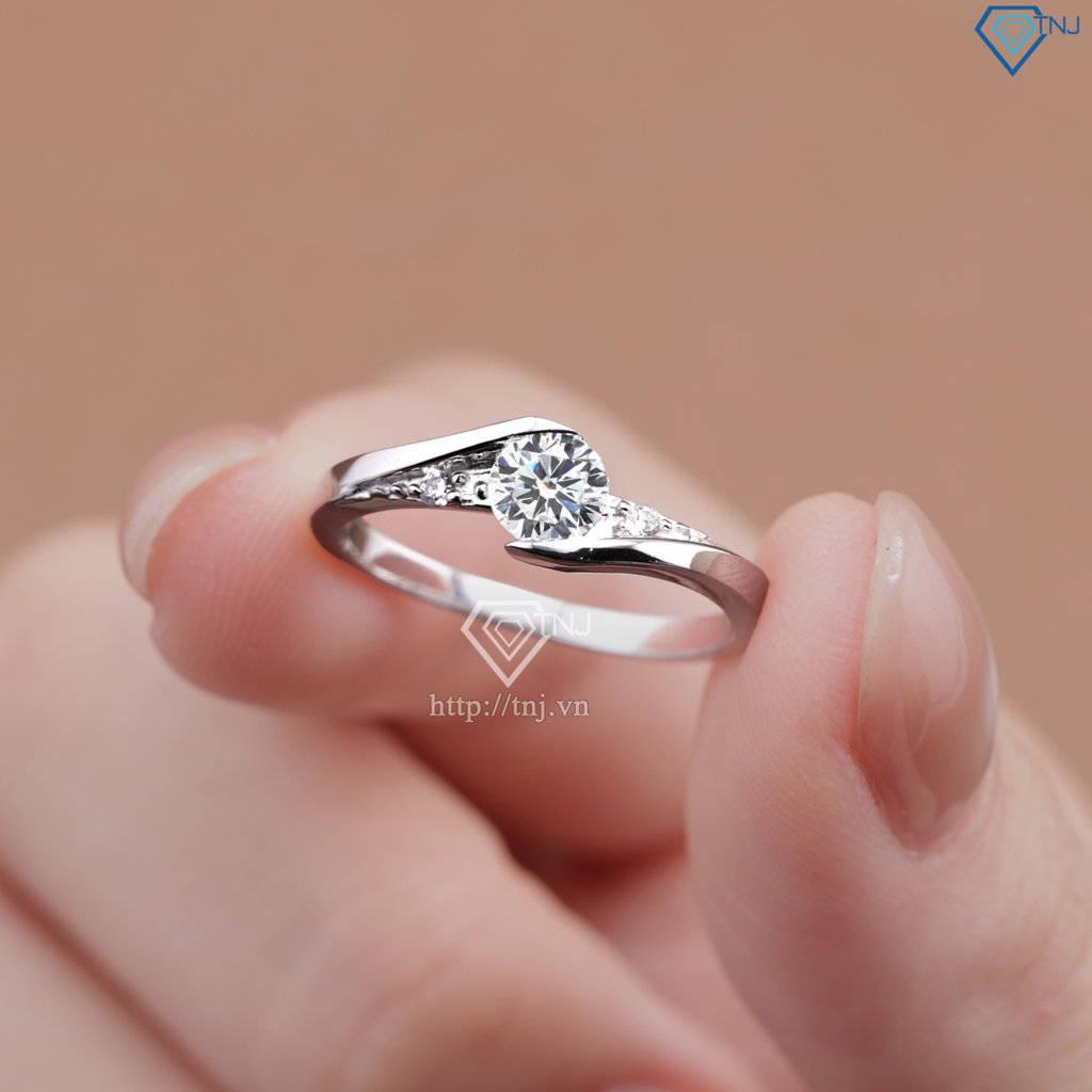 Nhẫn nữ Moissanite đính kim cương 5.0mm NNM0014