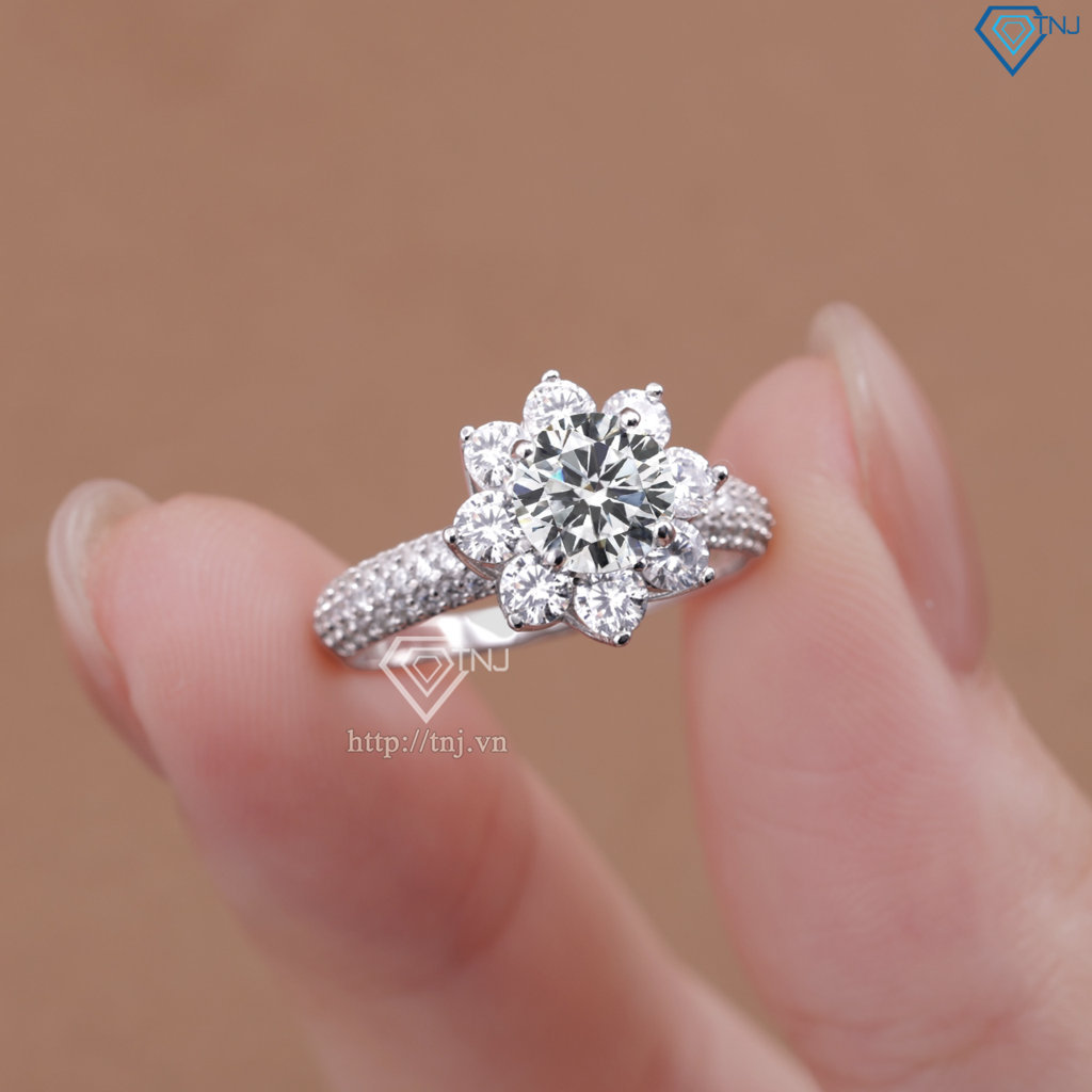 Nhẫn nữ hoa hồng đính kim cương Moissanite 6.5mm NNM0004
