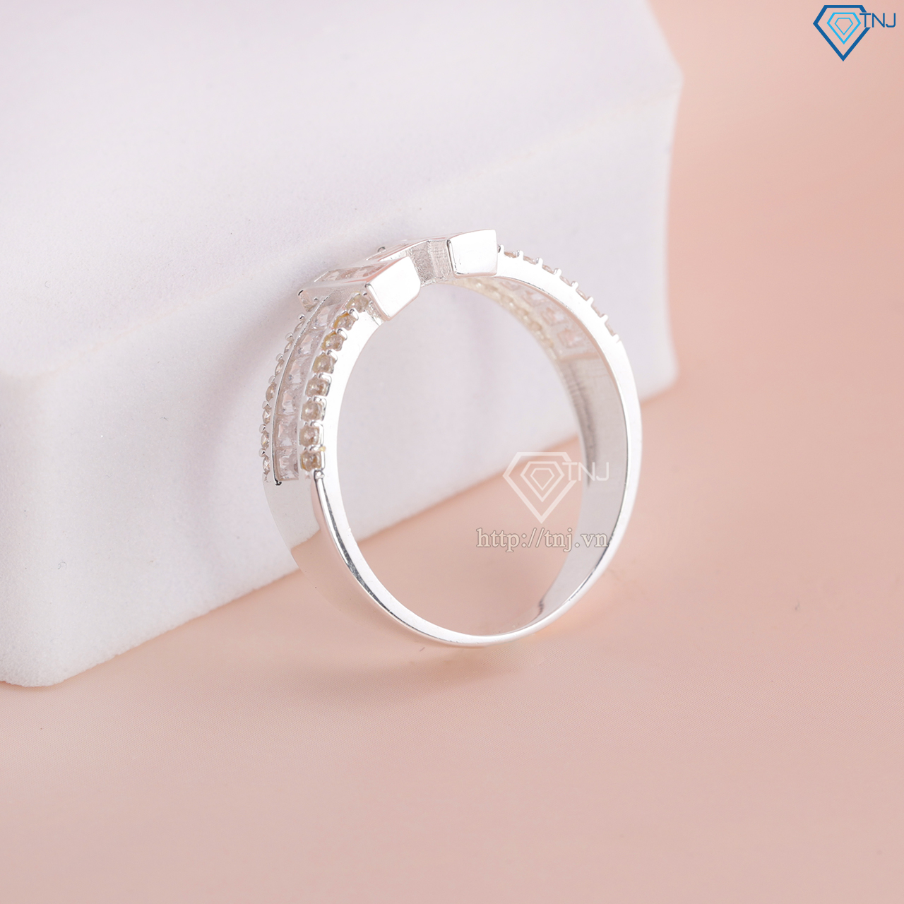 Nhẫn bạc nữ 925 chữ cái theo yêu cầu đính đá NN0515