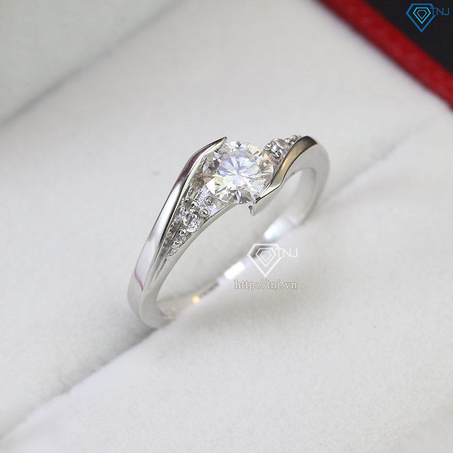 Nhẫn nữ Moissanite đính kim cương 5.0mm NNM0014